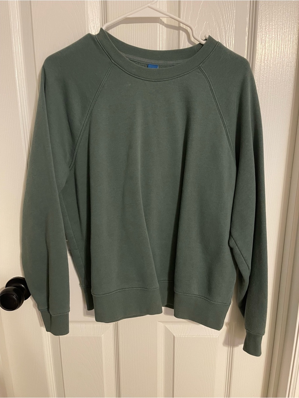 Old Navy Crewneck sweater